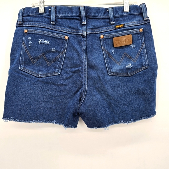 Wrangler Vintage High Rise Cut Off Rigid Distressed Denim Jean Shorts Size 36 - Picture 1 of 5